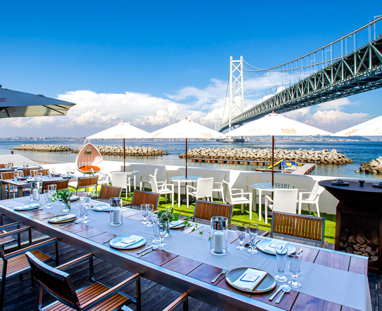 昼のウッドテラス